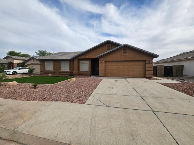 property at 2863 E Oakland Ct