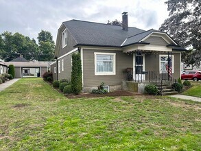 817 Grover St in Lynden, WA - Building Photo - Building Photo