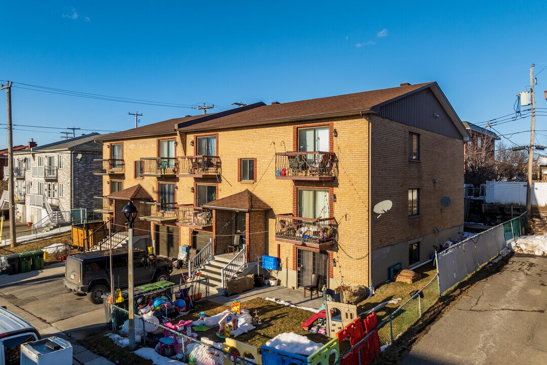 11695 Alfred-Laurence Av in Montréal, QC - Building Photo