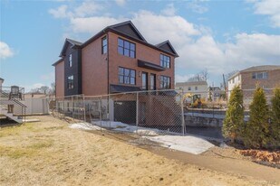 7 Victoria Ln in Yonkers, NY - Building Photo