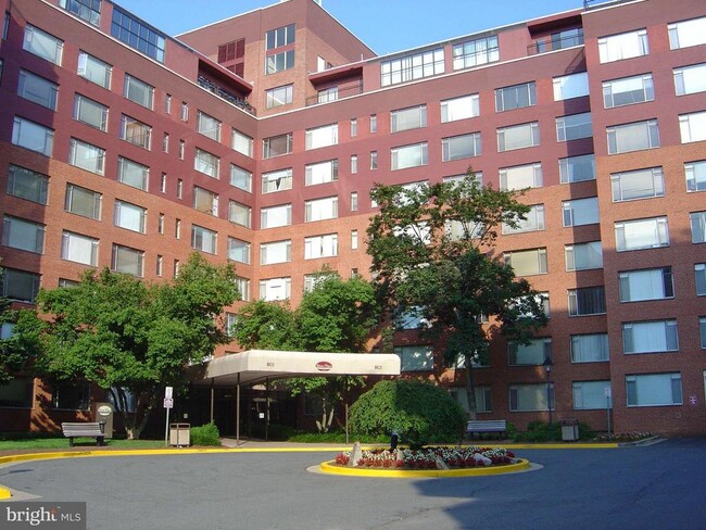 property at 1021 Arlington Blvd