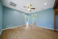 520 E Walnut St in Seguin, TX - Building Photo - Building Photo