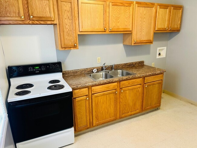 746 W 1st St in Junction City, KS - Building Photo - Building Photo