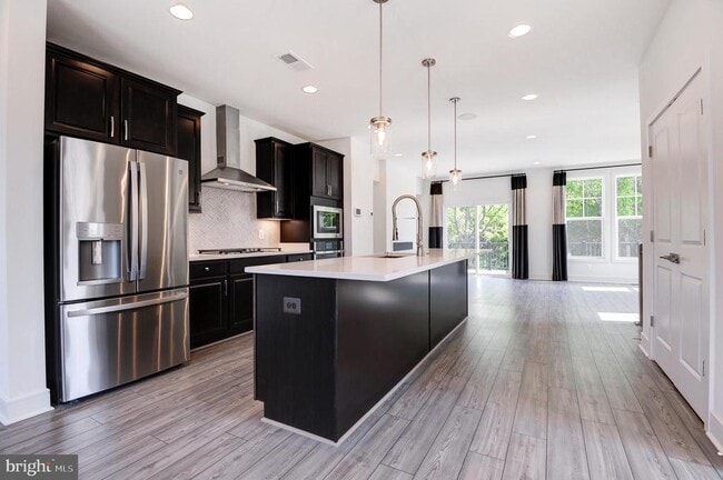 property at 135 Wake Robin Ct