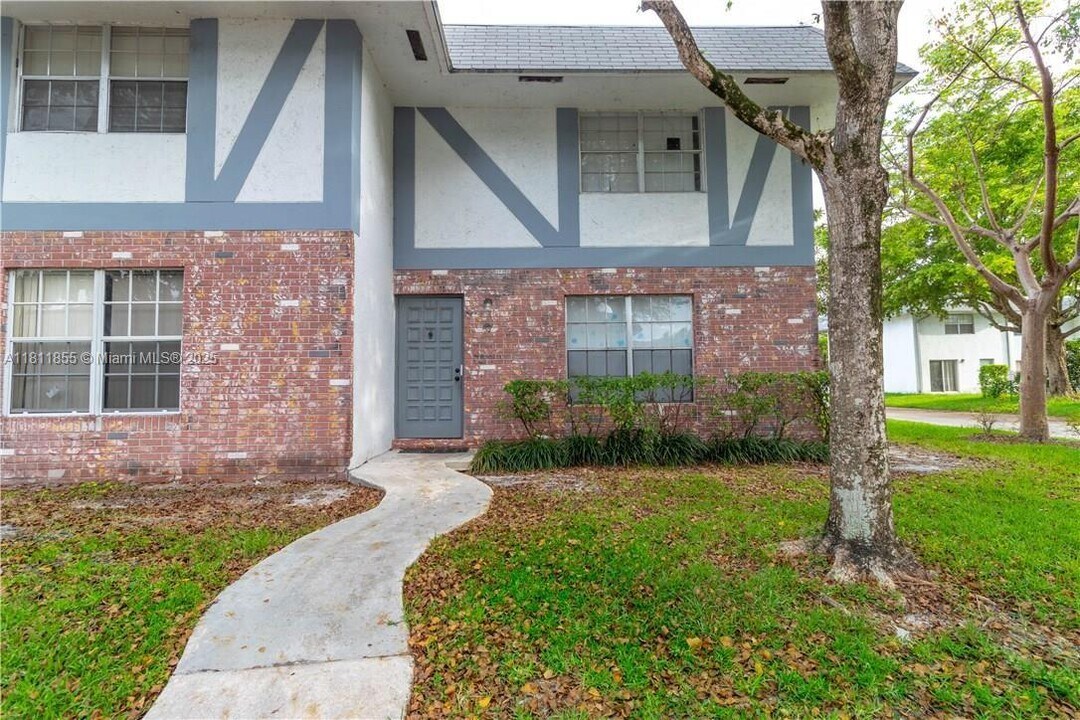 7503 Kimberly Blvd in North Lauderdale, FL - Building Photo