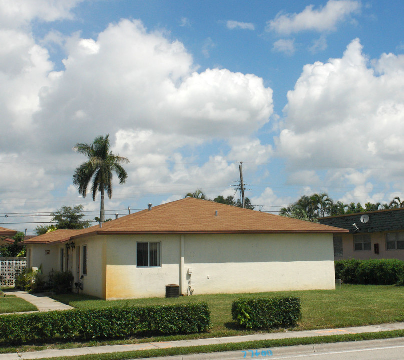 6921-7007 Pembroke Rd in Pembroke Pines, FL - Building Photo