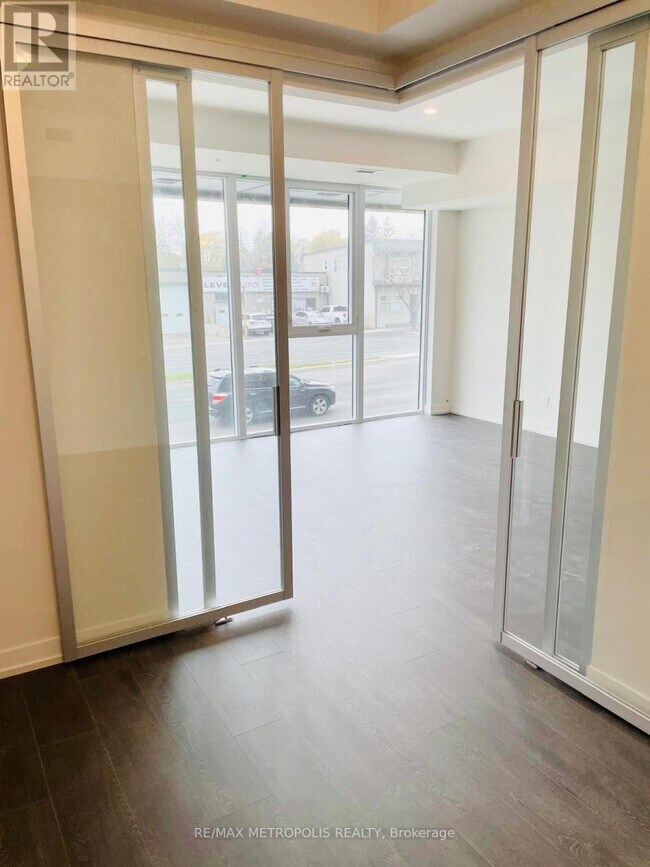 2203 Kingston Rd in Toronto, ON - Building Photo - Building Photo