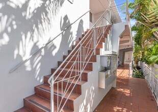 7619 Abbott Ave in Miami Beach, FL - Building Photo - Building Photo