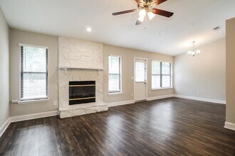 7843 Collins Ridge Blvd E in Jacksonville, FL - Foto de edificio - Building Photo