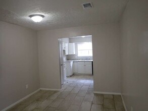 327 Oakdale Dr in Stafford, TX - Building Photo - Building Photo