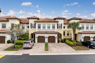 Villa Medici - Phase II in Ft. Myers, FL - Foto de edificio - Building Photo