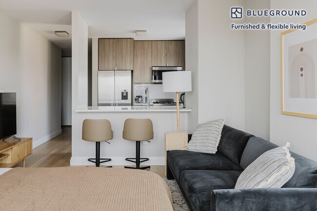 345 E 94th St in New York, NY - Foto de edificio - Building Photo