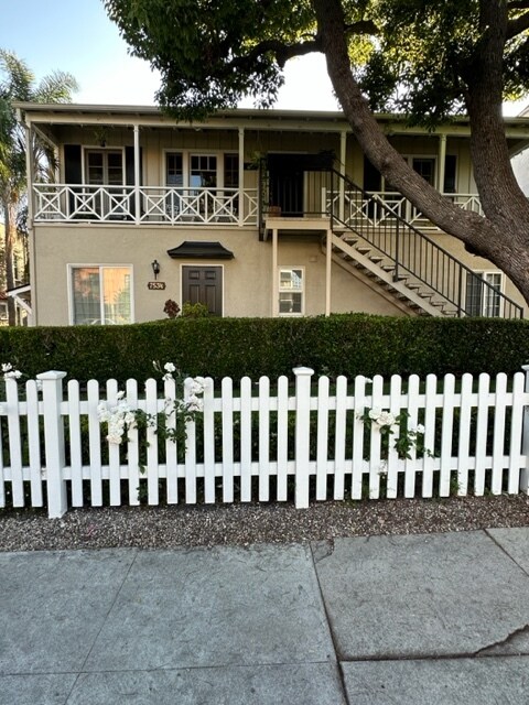 751 N Hayworth Ave in Los Angeles, CA - Building Photo