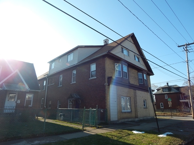 1901 Falls St in Niagara Falls, NY - Building Photo