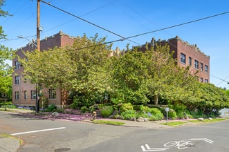 Astor Court Apartments in Seattle, WA - Foto de edificio - Building Photo