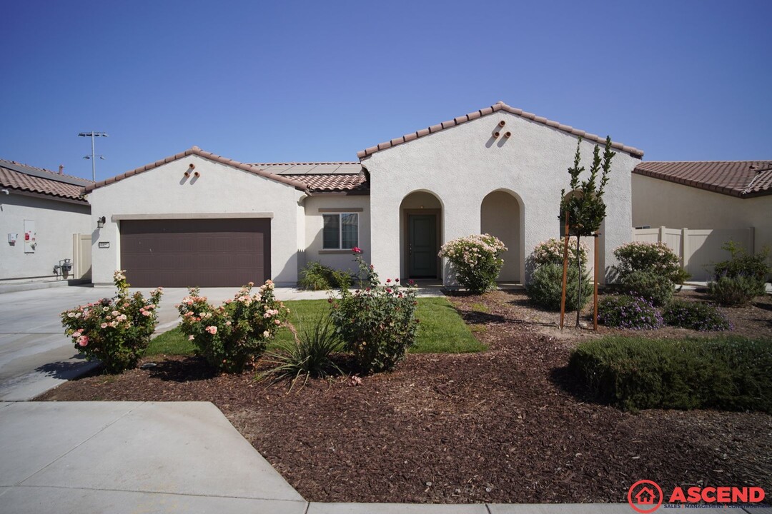 7320 Lago Puccini St in Bakersfield, CA - Building Photo