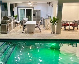 3675 SW 26th St in Miami, FL - Building Photo