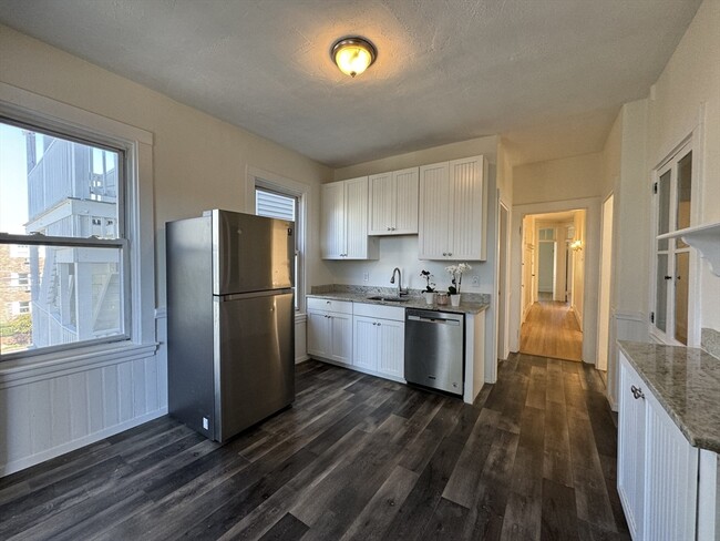 40 Cherry St, Unit 1 in Somerville, MA - Building Photo - Building Photo