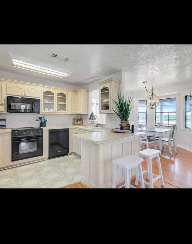 1265 Hillebrandt Acres in Beaumont, TX - Building Photo - Building Photo
