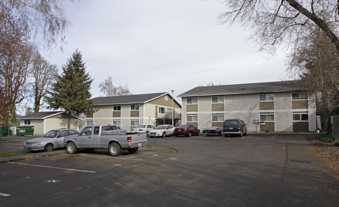 Candlewood Apartments in Forest Grove, OR - Foto de edificio