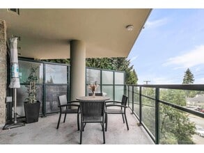 14824 North Bluff Rd in White Rock, BC - Building Photo - Building Photo