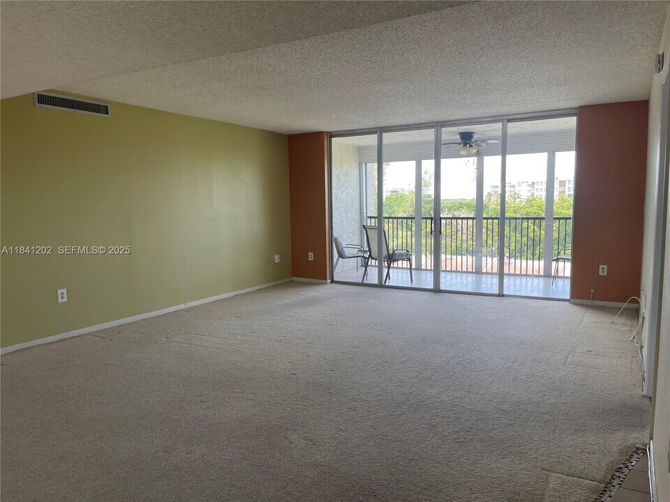 3940 Inverrary Blvd in Lauderhill, FL - Building Photo