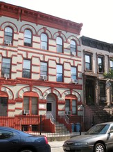 251 Vernon Ave in Brooklyn, NY - Building Photo - Building Photo