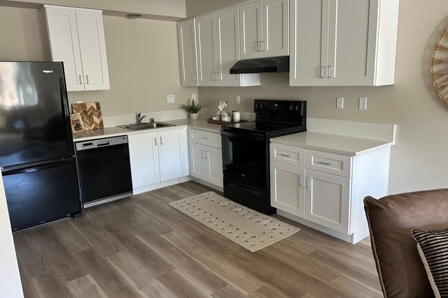 California Grand Manor Senior Apartments in Atascadero, CA - Building Photo - Building Photo