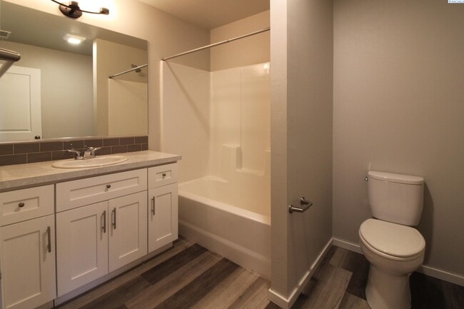 316 E 5th Ave in Kennewick, WA - Building Photo - Building Photo