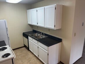 2010 Greysolon Rd in Duluth, MN - Building Photo - Building Photo