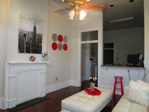323 Elmira Ave in New Orleans, LA - Foto de edificio - Building Photo