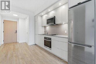 60 Central Park Roadway in Toronto, ON - Building Photo - Building Photo