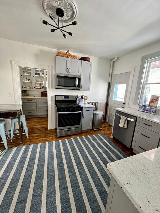 46 1/2 Olive St in Newburyport, MA - Foto de edificio