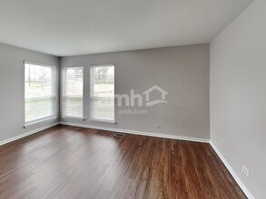 2402 Wild Cherry Ct in Aurora, IL - Building Photo - Building Photo