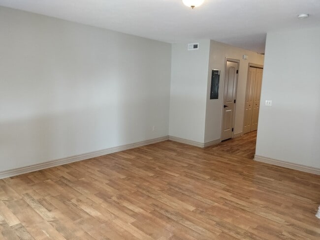 593 Countryside Ave
