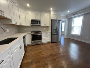49 Alpine St, Unit 2 in Boston, MA - Foto de edificio - Building Photo