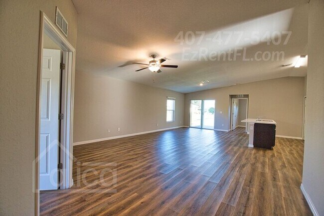 121 Parish Dr in Lehigh Acres, FL - Building Photo - Building Photo