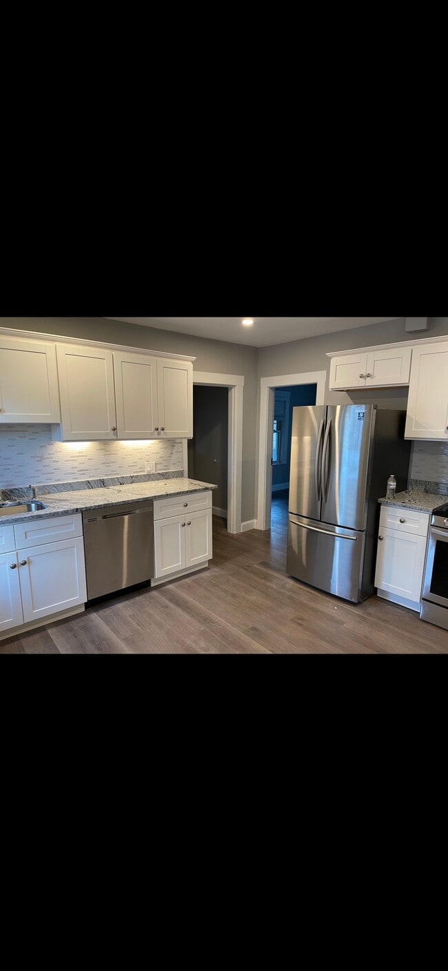 11 Lewis Ave, Unit 1 in Norwood, MA - Foto de edificio - Building Photo