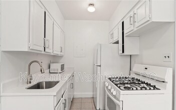 4491 MacArthur Blvd NW in Washington, DC - Building Photo - Building Photo