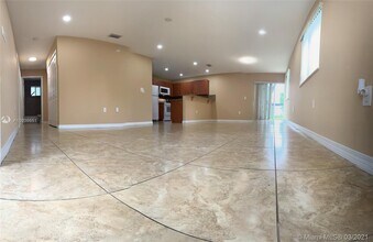 420 NW 51st St-Unit -422 in Miami, FL - Building Photo - Building Photo