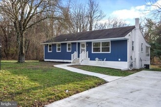 12 Brittany St in Mantua, NJ - Building Photo - Building Photo