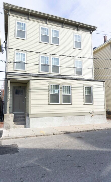 33 Merriam St, Unit 3 in Somerville, MA - Building Photo