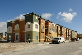 1014 Gateway Blvd in Boynton Beach, FL - Building Photo - Building Photo