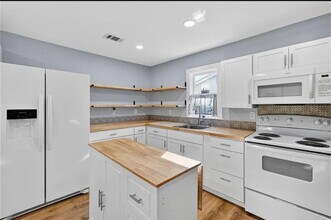 2329 Reynolds St in Brunswick, GA - Building Photo - Building Photo