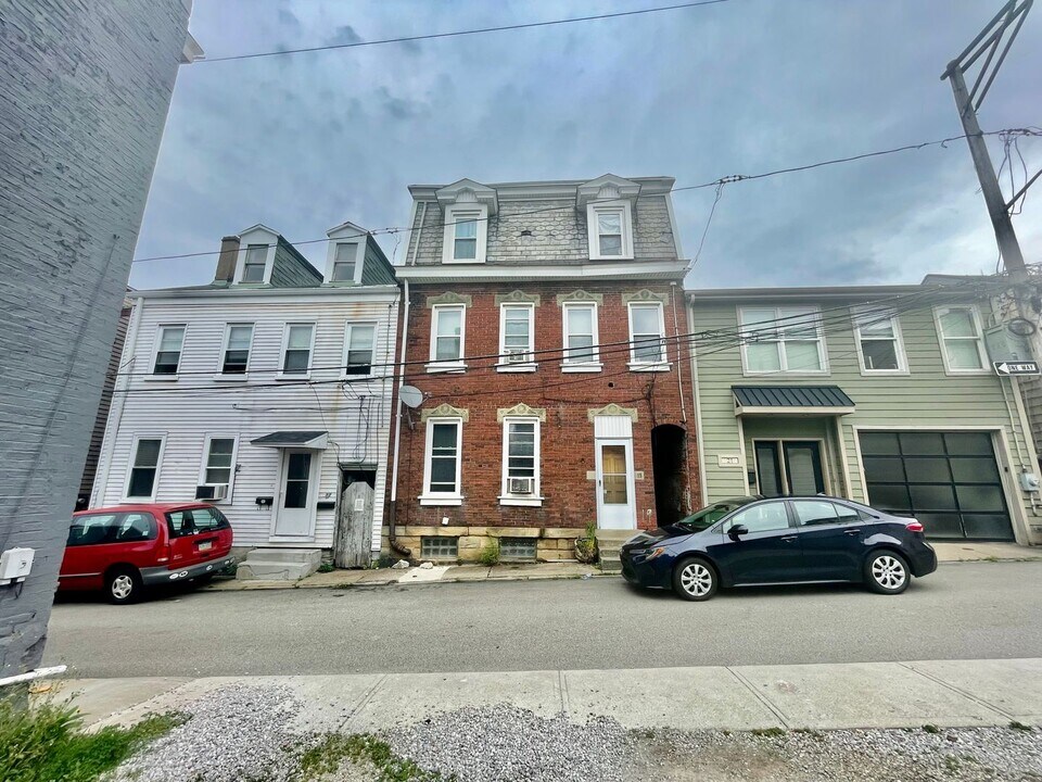 19 Enon Wy in Pittsburgh, PA - Building Photo
