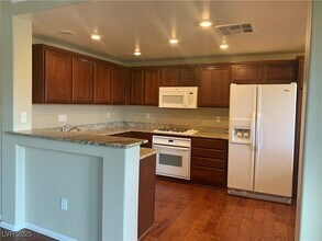 11830 Portina Dr in Las Vegas, NV - Building Photo - Building Photo