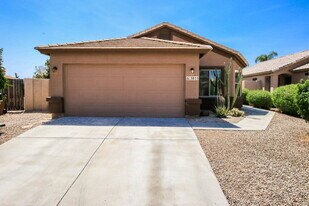 3611 W Santa Cruz Ave in San Tan Valley, AZ - Building Photo
