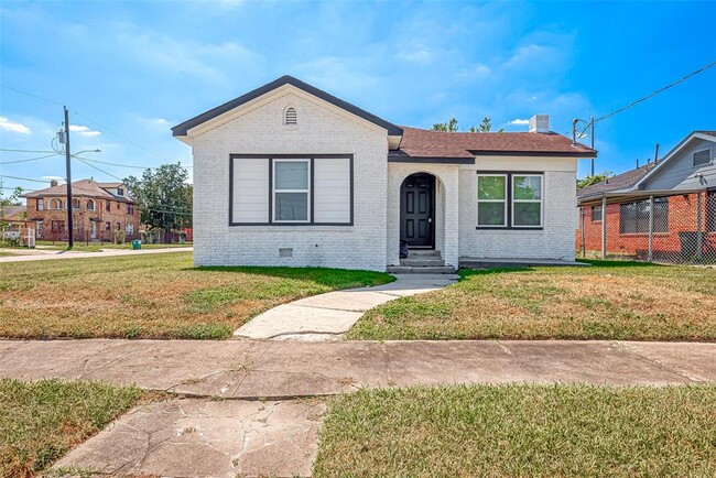 2020 Berry St in Houston, TX - Foto de edificio - Building Photo