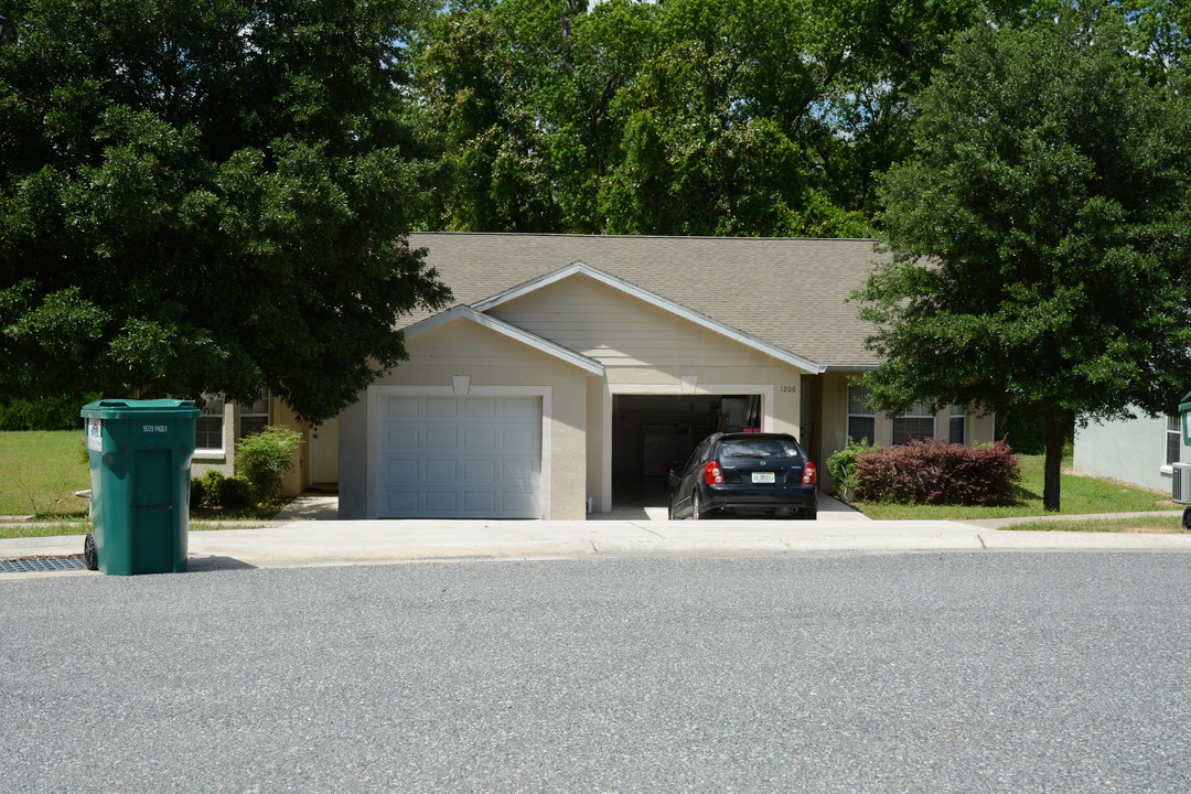 1206-1400 Wood Duck Ln in Fruitland Park, FL - Building Photo