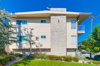 501 Marlborough Ave in Inglewood, CA - Building Photo - Building Photo